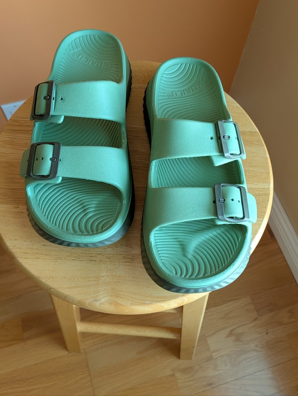 KUAILU Women's Recovery Sandals Mint Green Dual-Buckle Size 10 Like New